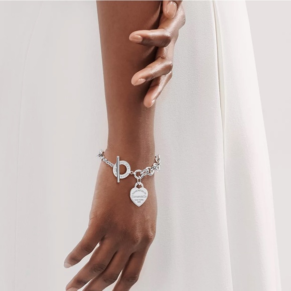 TIFFANY & CO- Heart Tag Toggle Bracelet - Picture 2 of 5
